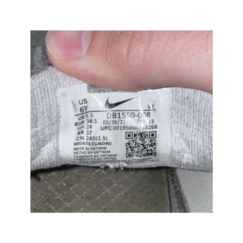 Nike Air VaporMax 2021 Gray Green Athletic Comfort Shoes Sneakers Youth Size 6Y